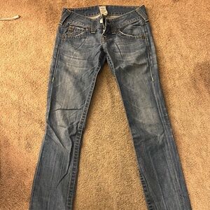 True Religion / size 25 / beautifully worn in / blue